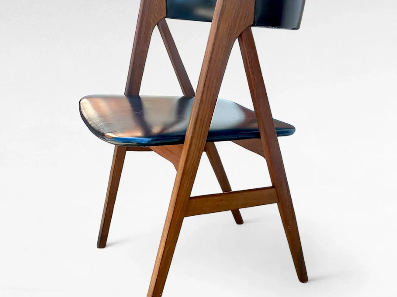 Billede 3 - Tidløs elegance: Klassisk dansk design stol fra 19
