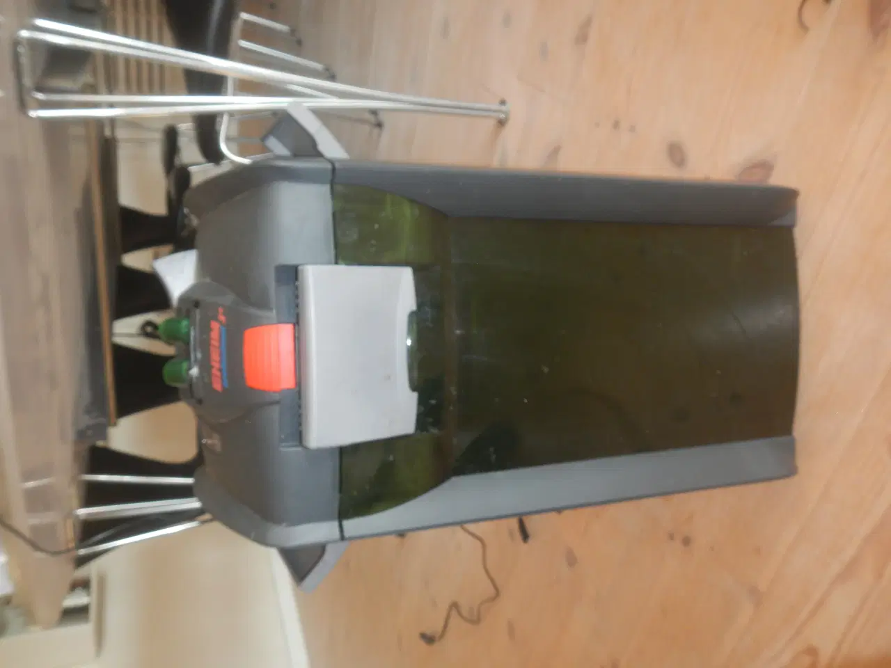 Billede 3 - Hjørne akvarie (360 l) med sort bord