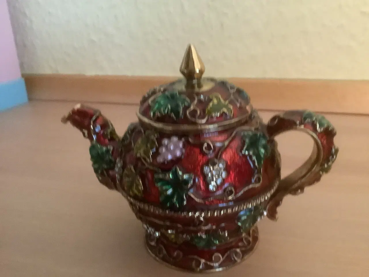 Billede 5 - Lille smykkeskrin formet som en tekande.