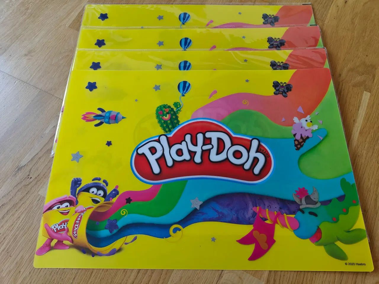 Billede 1 - Modellervoks, 4 styks helt nye Play-doh underlag.