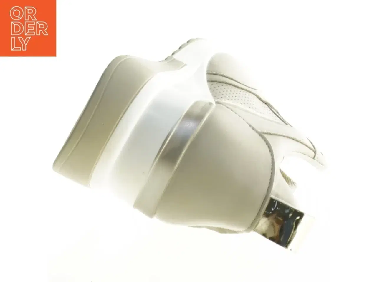 Billede 3 - Beige sneakers med sølv detaljer (str. 39)