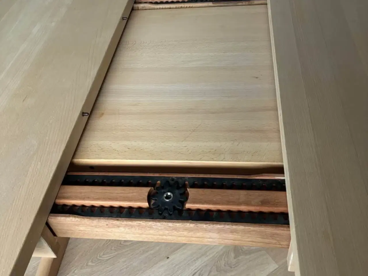 Billede 4 - Spisebord i bøg