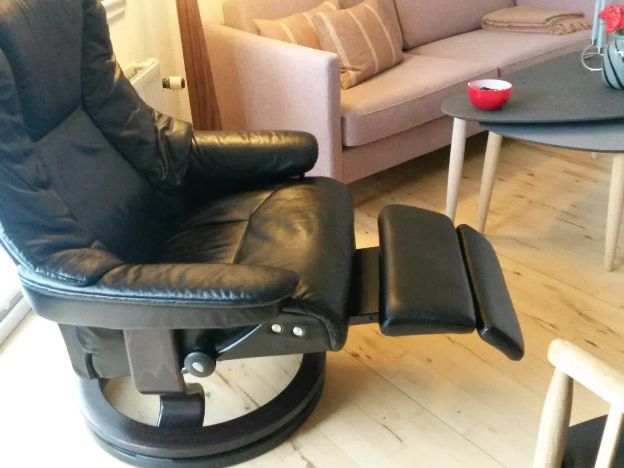 Billede 5 - stressless med indbygget skammel i str large. 