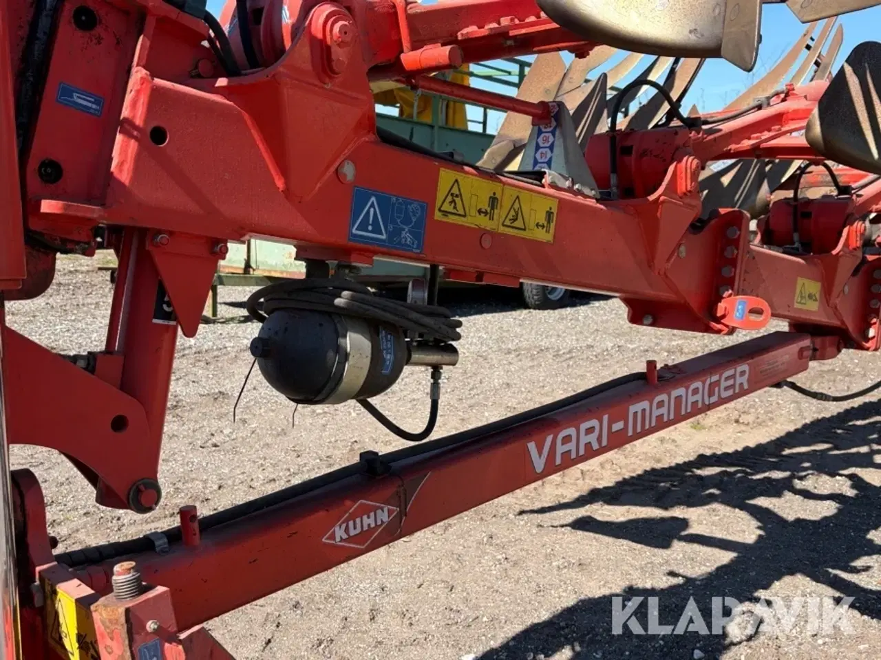 Billede 10 - Halvbugseret vendeplov Kuhn Vari-manager VMG8EH53 8 furet