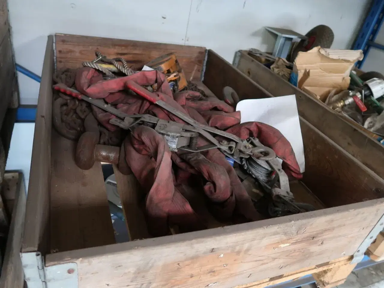 Billede 1 - Palle med skraldetaljer, kædetaljer m.m.