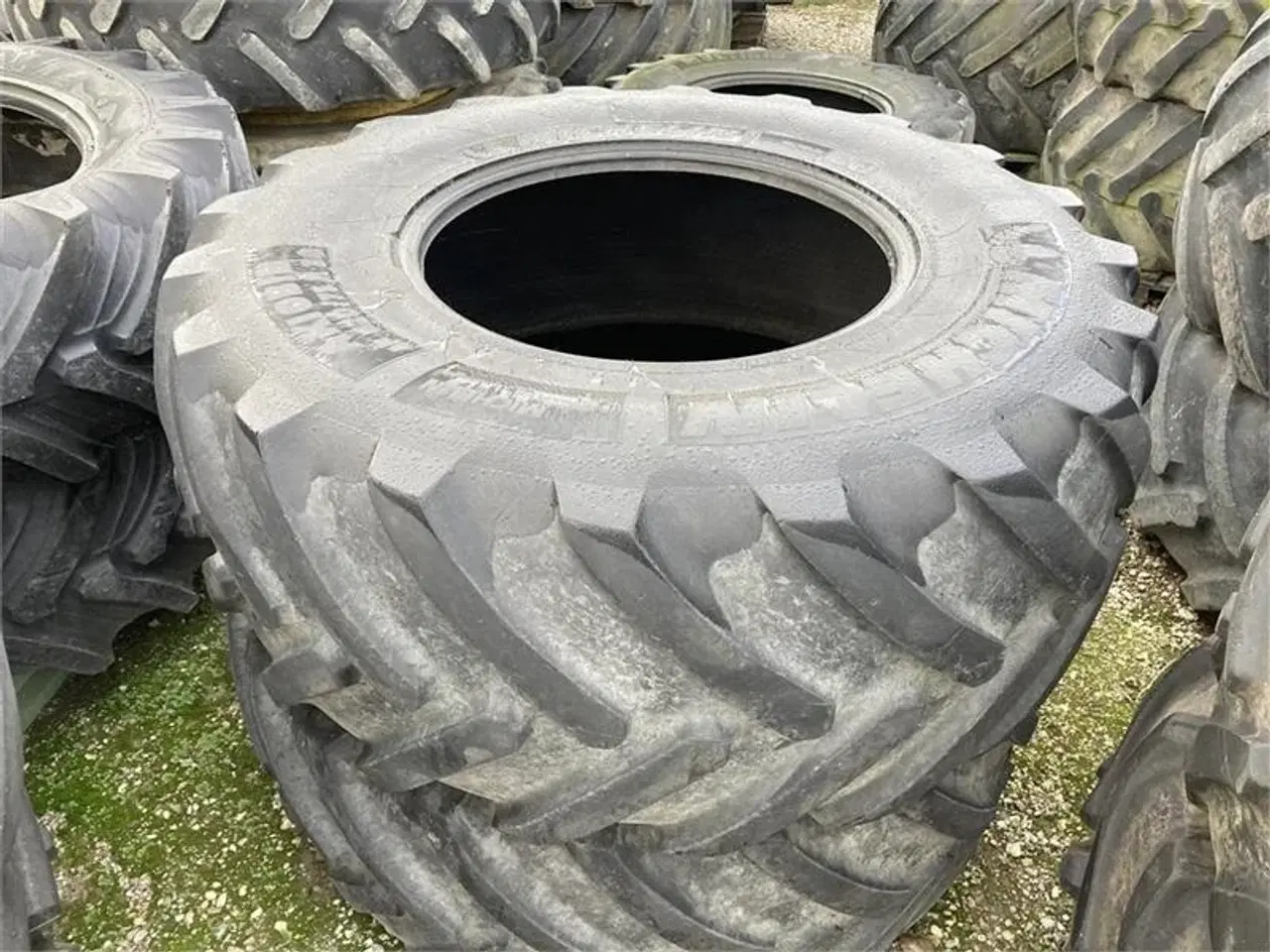 Billede 1 - - - - Michelin 620/75 R30