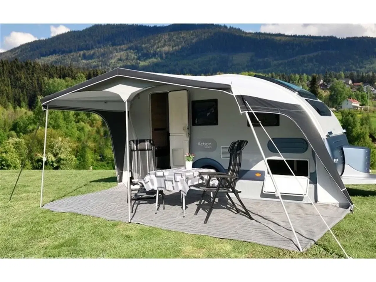 Billede 1 - 2021 - Adria Action 391 PD Den populære rejsevogn med fast dobbeltseng, Mover, Cykelstativ og Fortelt