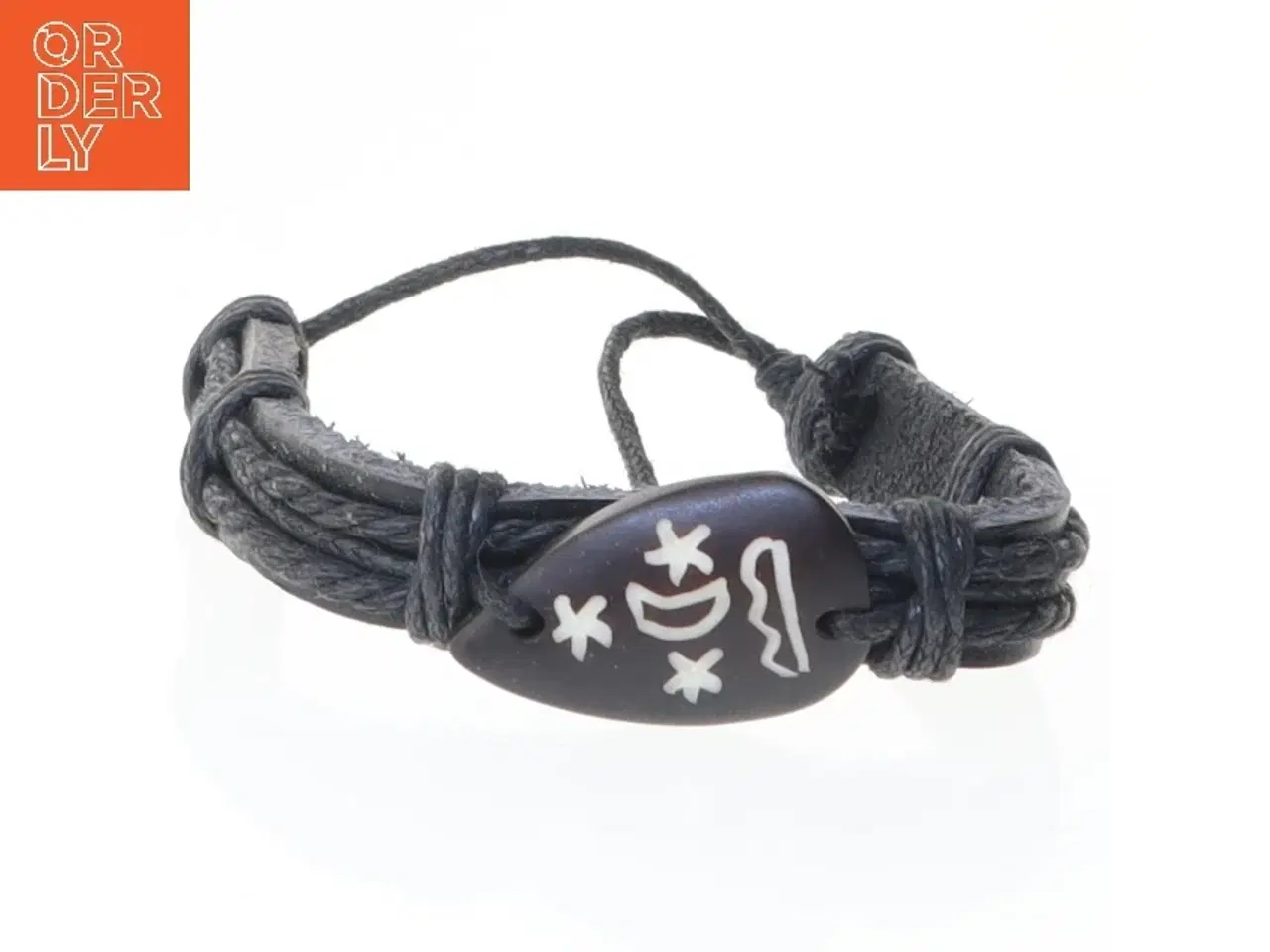 Billede 1 - Flettet armbånd med dekorativt vedhæng