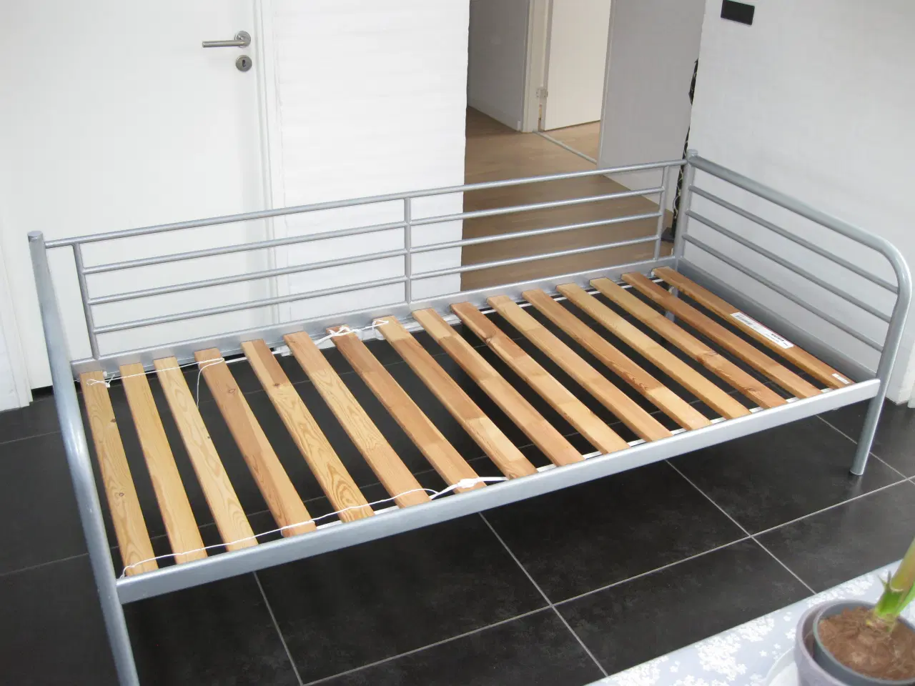 Billede 1 - God Ikea Metal / Stål seng