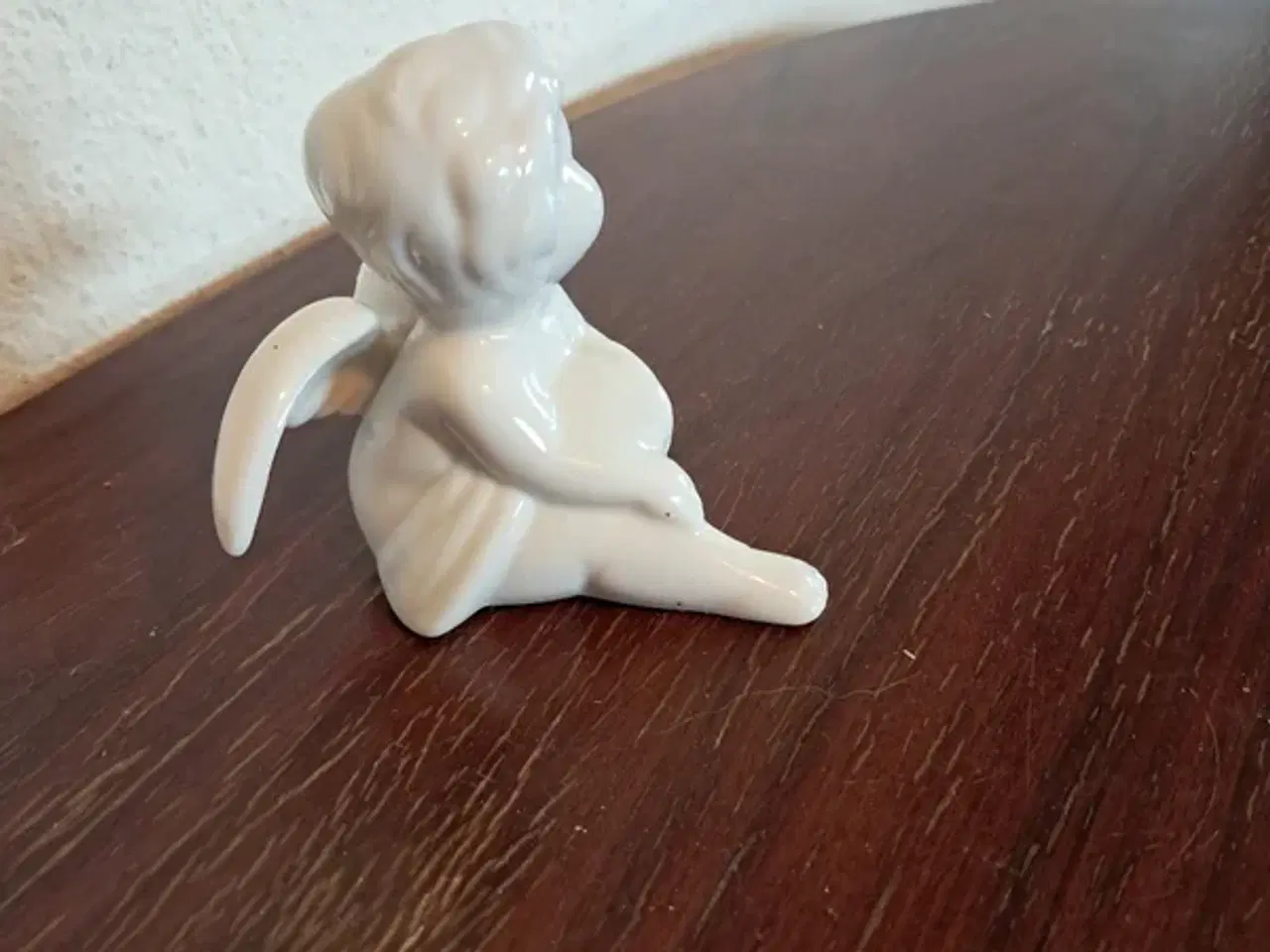 Billede 4 - Engel i siddende positur