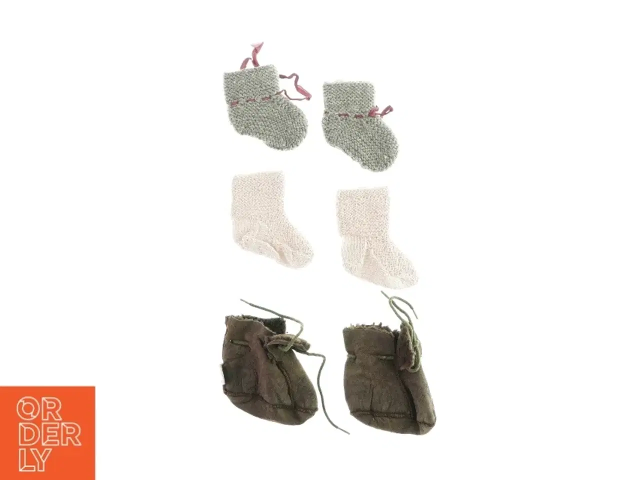 Billede 1 - 2 par sokker og et par sutsko fra Sofie Schnoor  (str. 0 til 6 måneder )