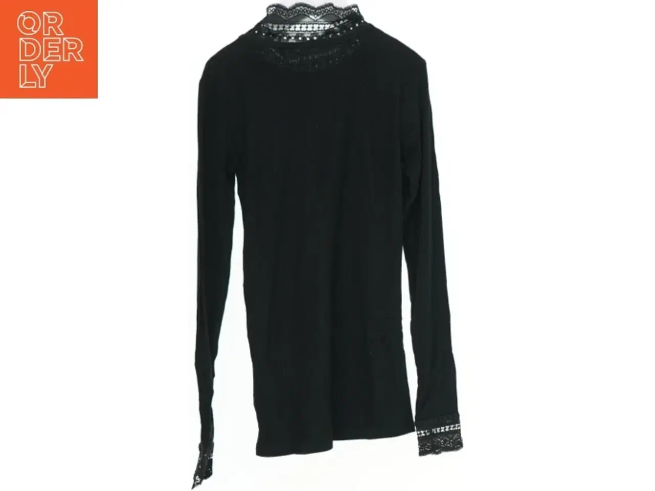 Billede 2 - Sort bluse med blonder fra Name It (str. 134)