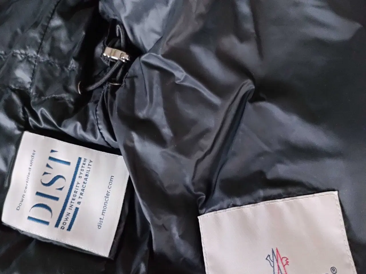 Billede 4 - Moncler dunjakke str 112 cm - som ny