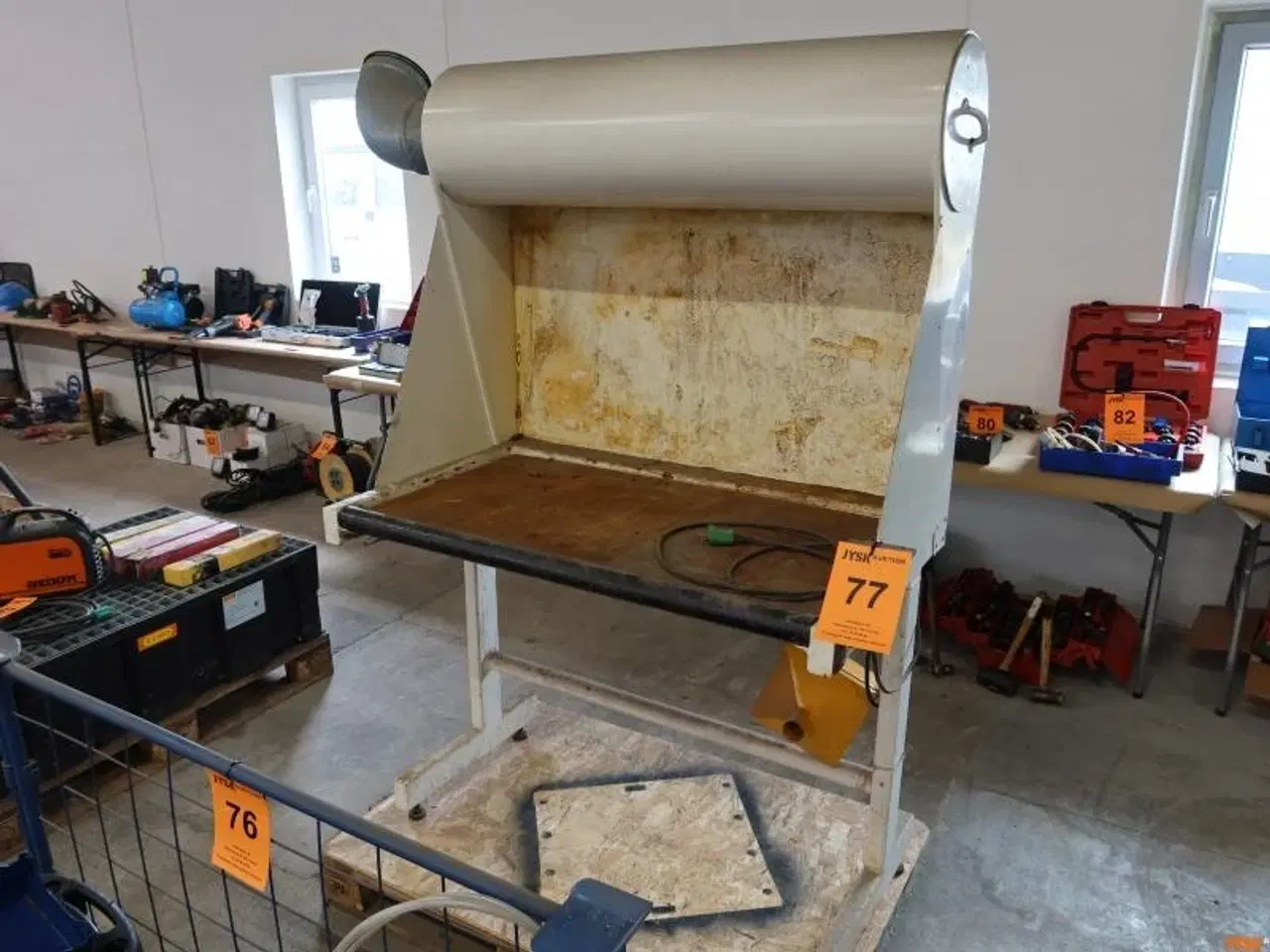 Billede 1 - VASKEBORD, med u