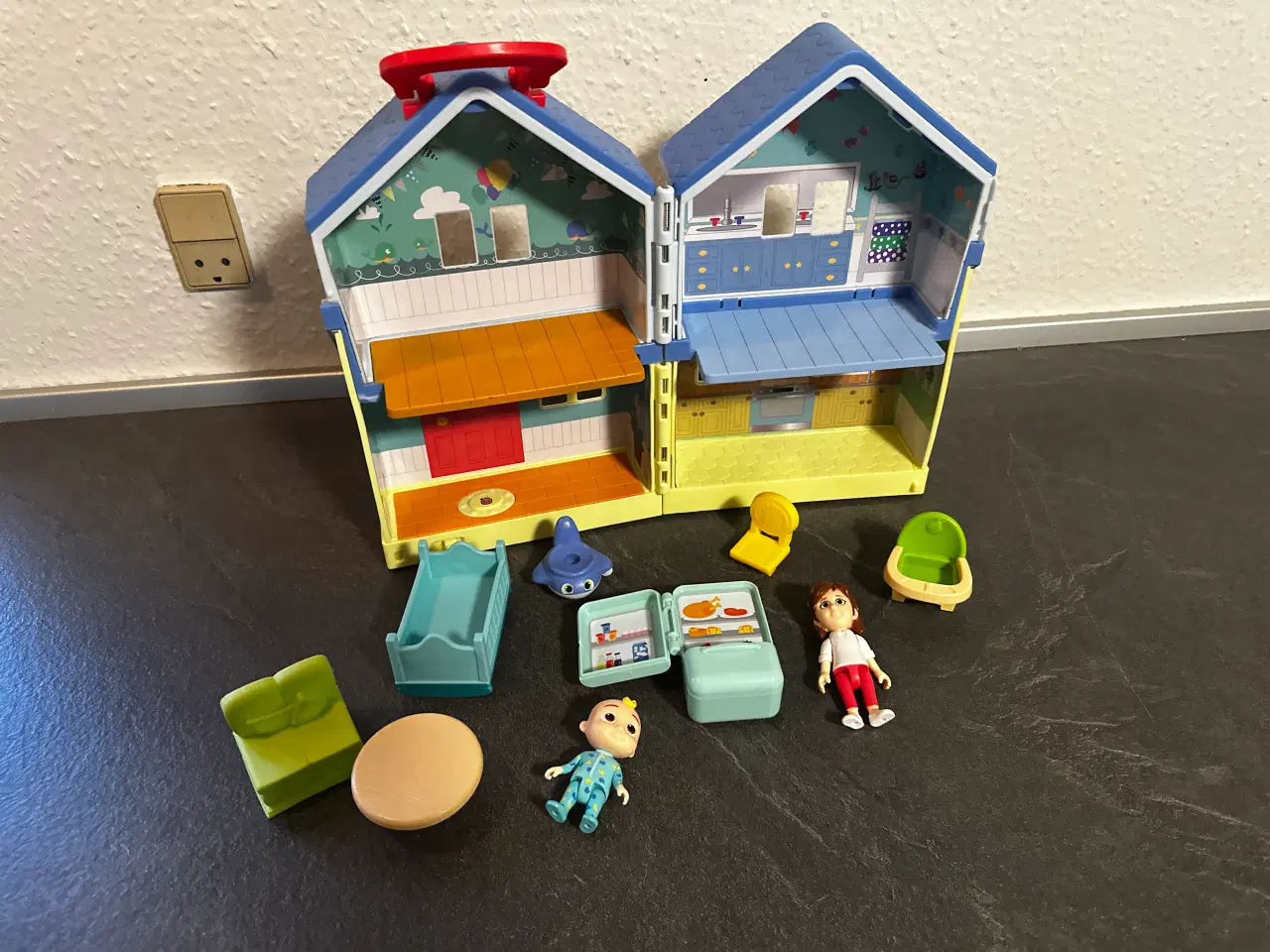 Billede 2 - Cocomelon hus med figurer