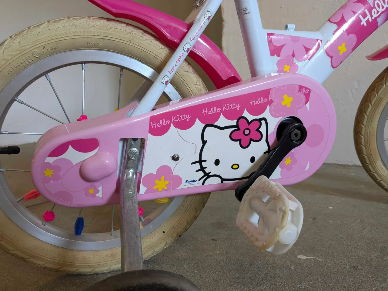 Billede 10 - Hello Kitty cykel med støttehjul