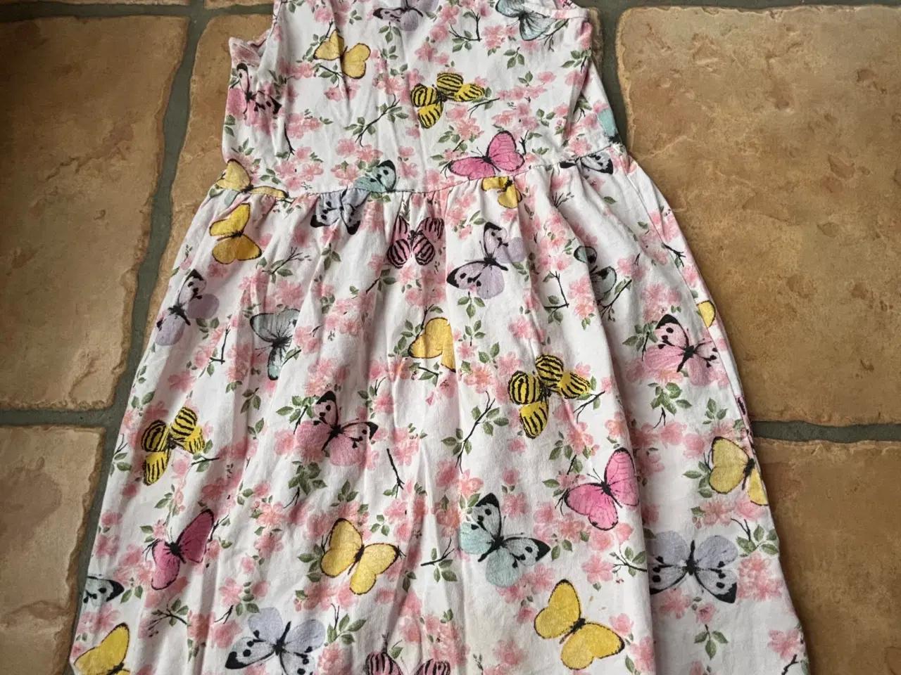 Billede 1 - H&M kjole pige str. 134 multifarvet bomuld
