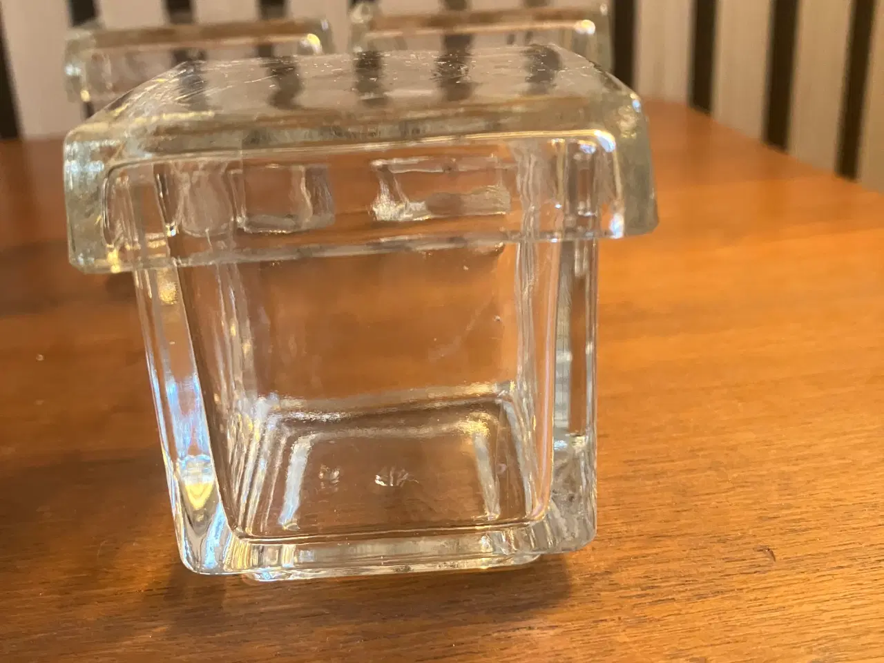 Billede 2 - Firkantet glasæsker med låg. 