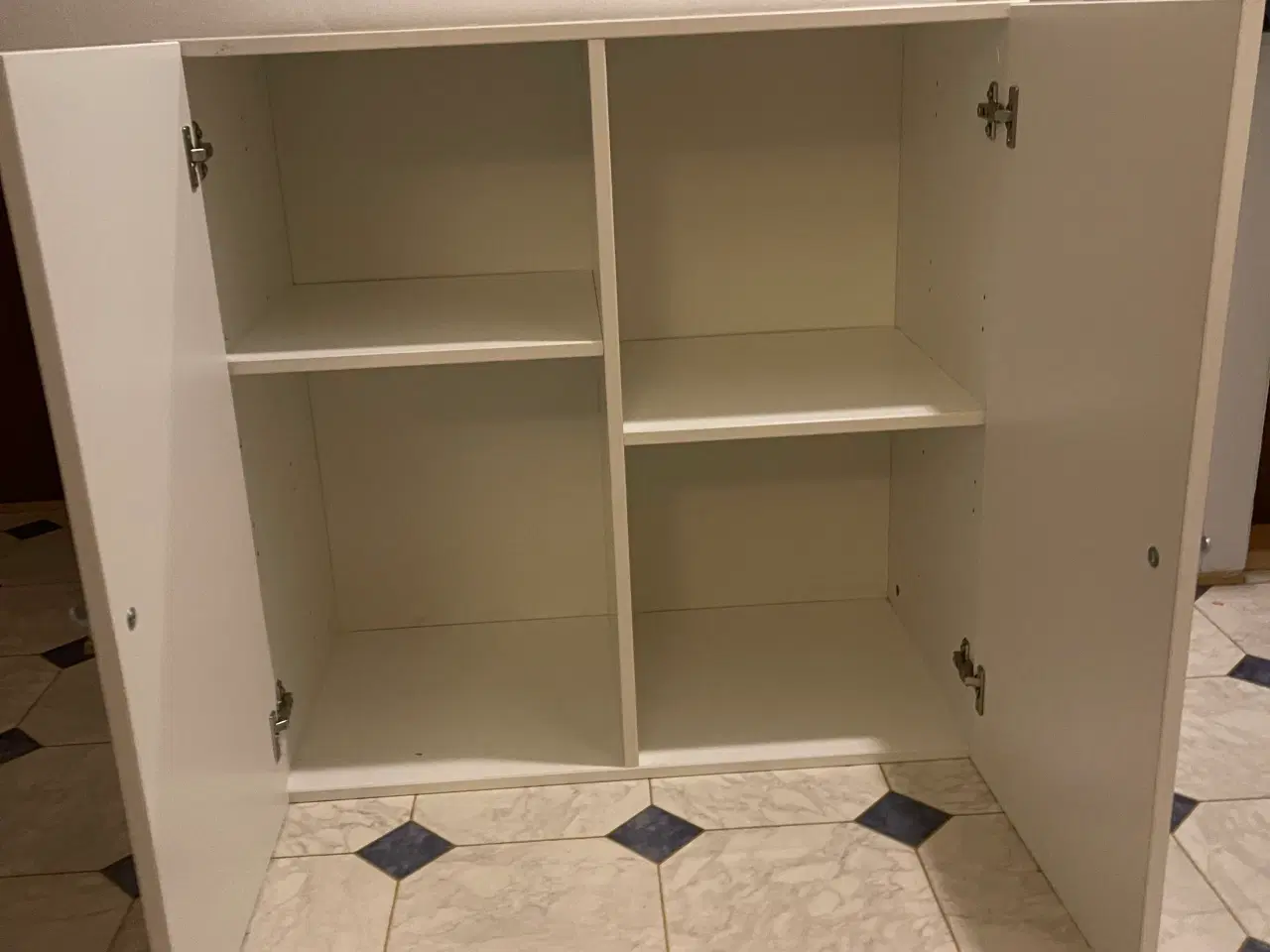 Billede 2 - Skab/ kan også bruges som overskab 