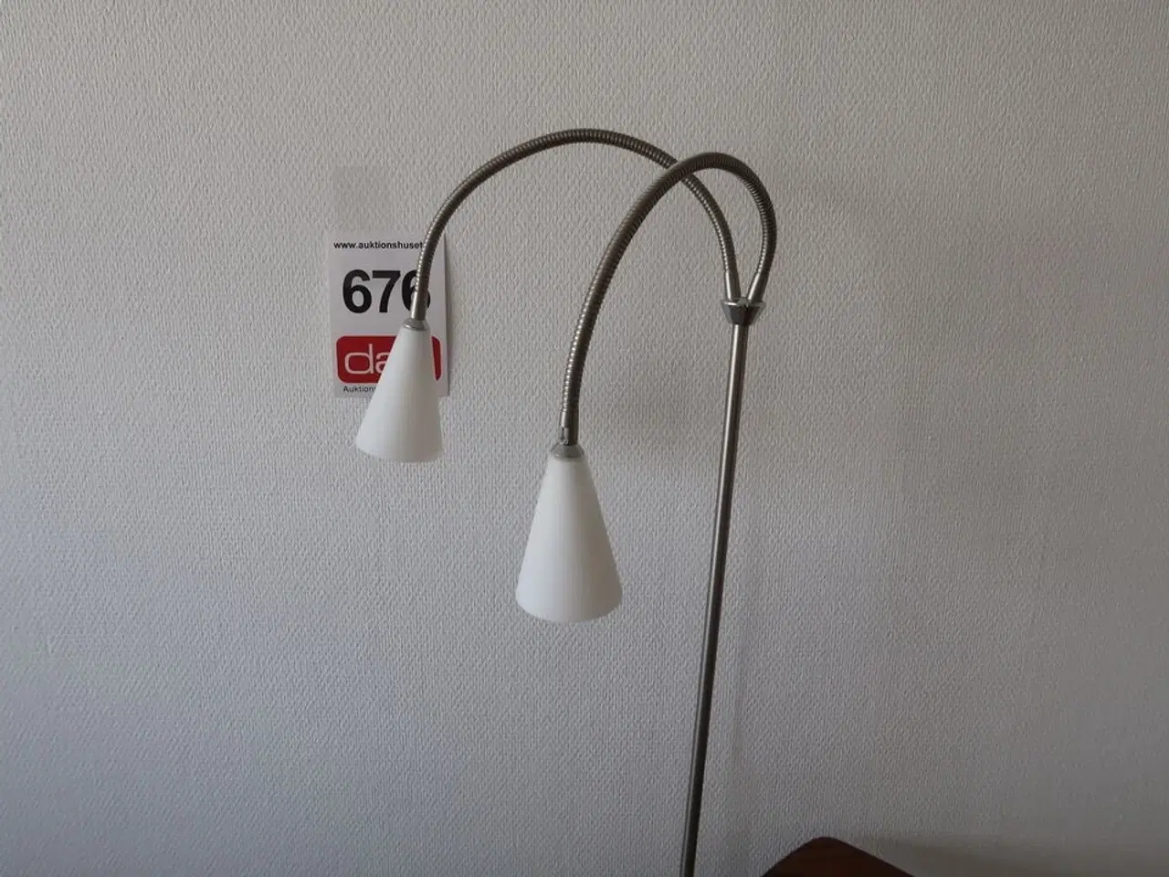 Billede 4 - Bænk, Bord & lampe