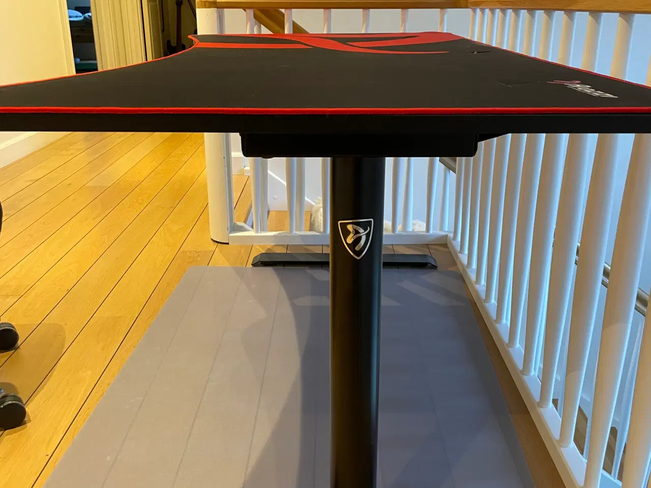 Billede 3 - Arozzi Arena Gaming Desk - Black Står som nyt