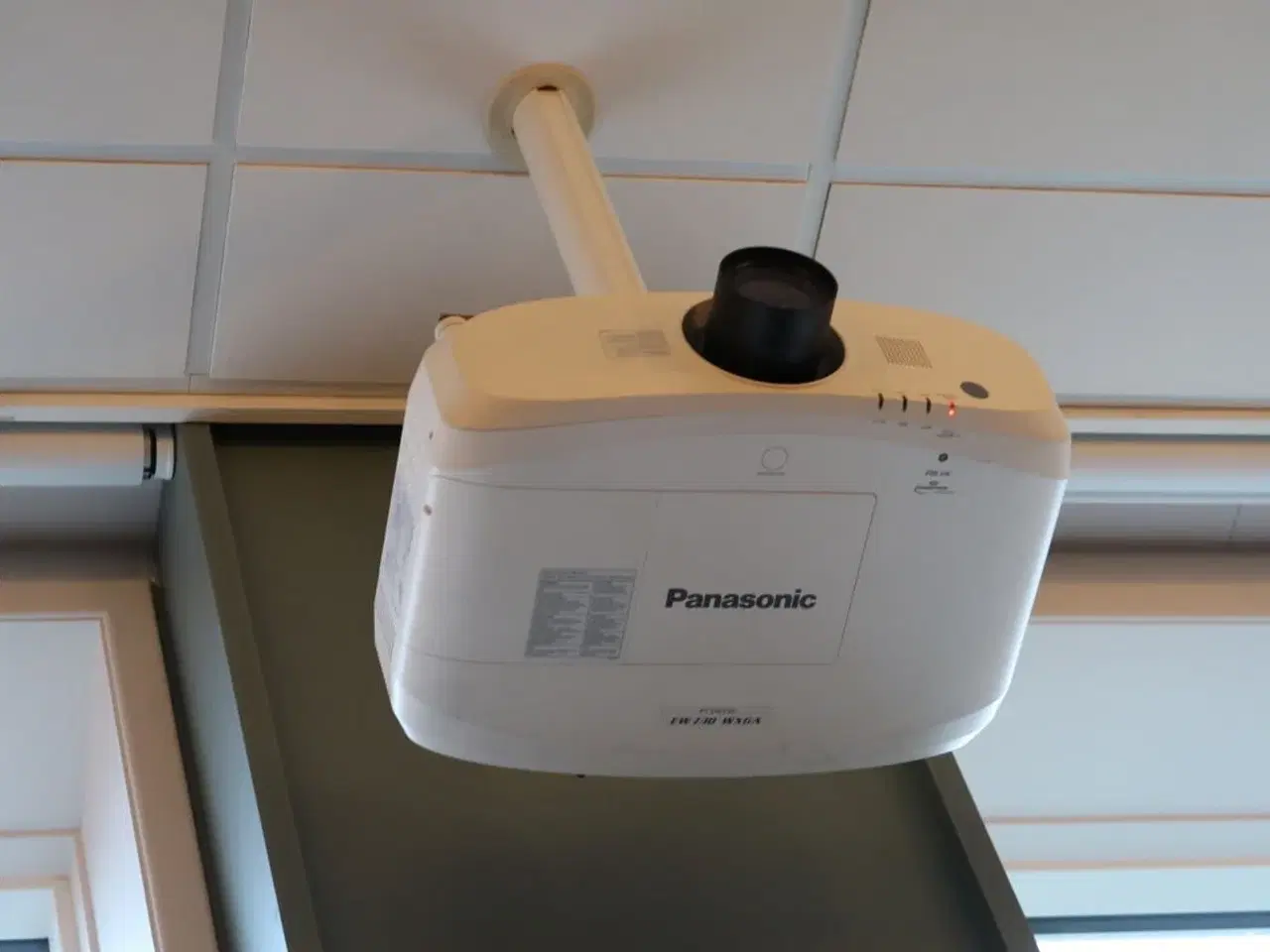 Billede 2 - Projektor PANASONIC PT-EW730
