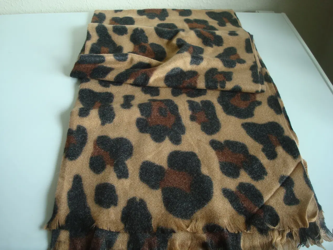 Billede 1 - NYT Tørklæde leopard Længde 212 cm og bredde 70 cm