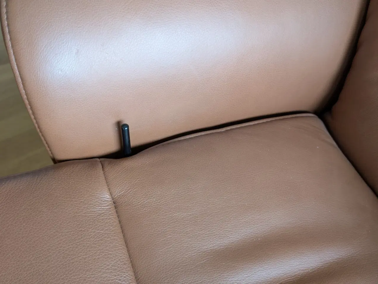 Billede 4 - Cognac farvet relax stol med fodskammel