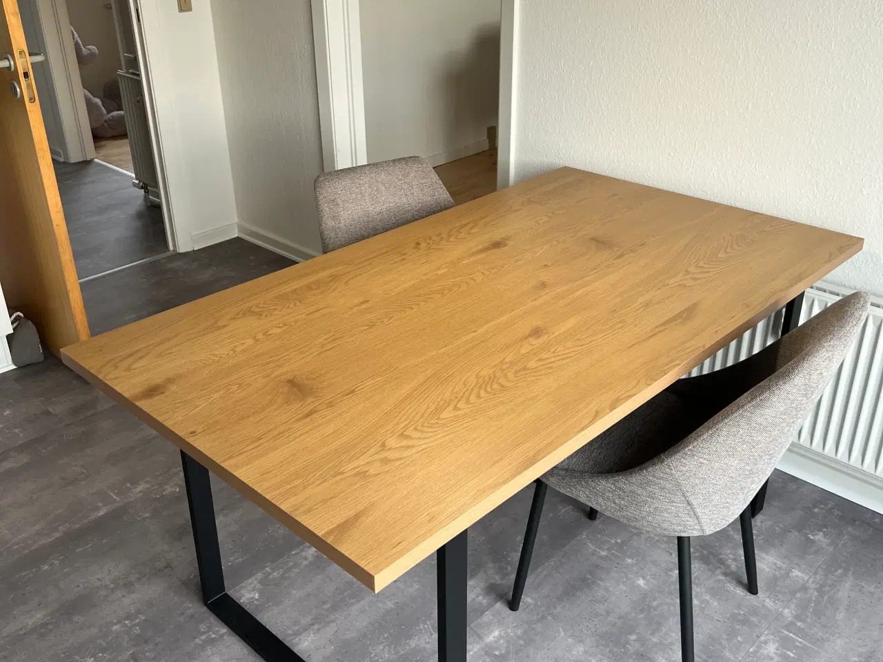 Billede 6 - Helt Nyt Spisebord Med 2 Stole til