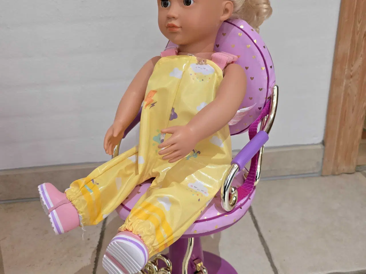 Billede 2 - Frisørstol, med dukke