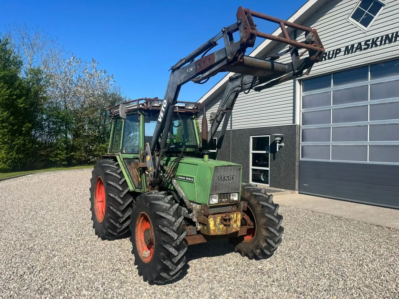 Billede 17 - Fendt 308 LS Farmer Turbomatik med frontlæsser og skovinddækning