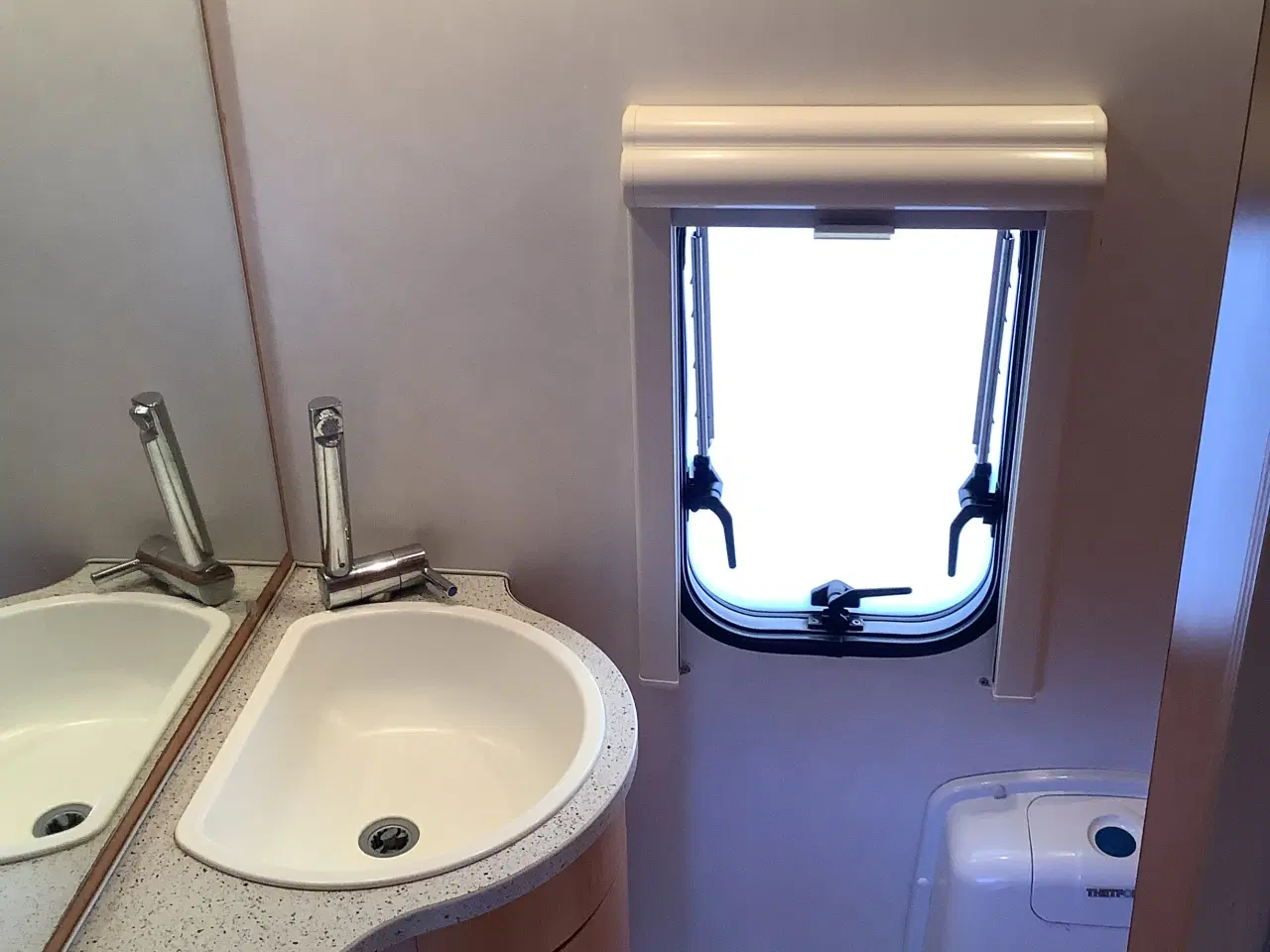 Billede 8 - HYMER Feeling  430 hæve/løfte tag.