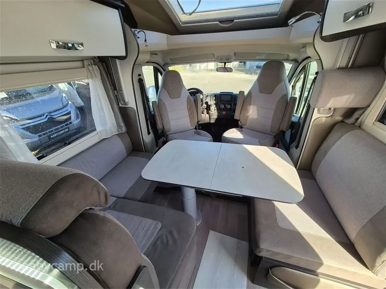 Billede 5 - 2020 - Benimar Mileo 296   markise. cykelstativ. batteri. solcelle. queensbed. 5 selepladser. Bemærk sælges Kun Til CVR!!