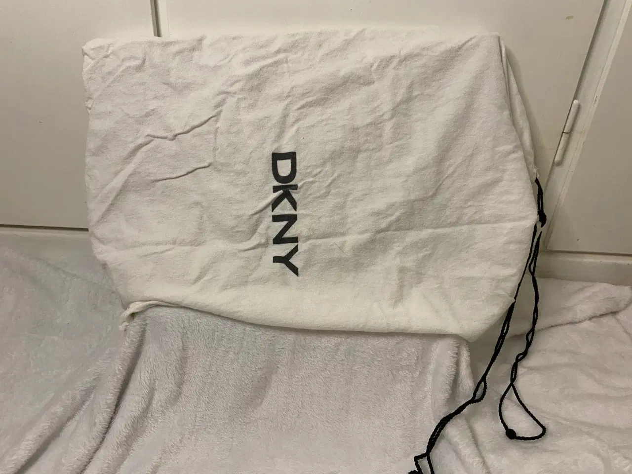 Billede 20 - DKNY shopper + makeup pung