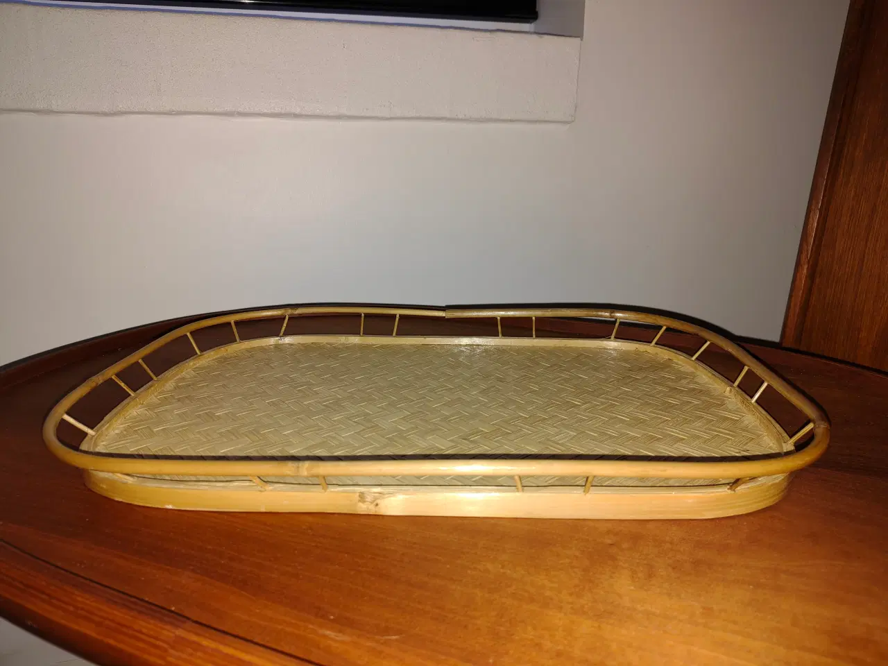 Billede 1 - Flot retro flet serveringsbakke