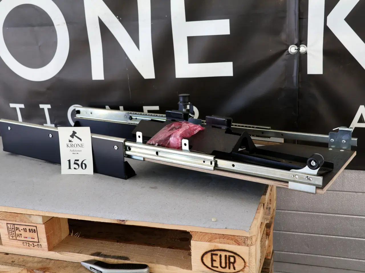 Billede 2 - Gasflaske-holder m/skinneudtræk til 2 flasker