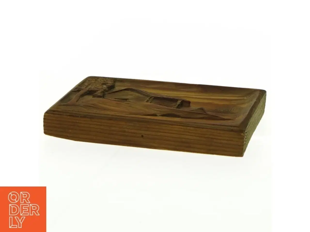 Billede 4 - Snit i træ af Landskabsmotiv med hytte (str. 15 x 10 cm)