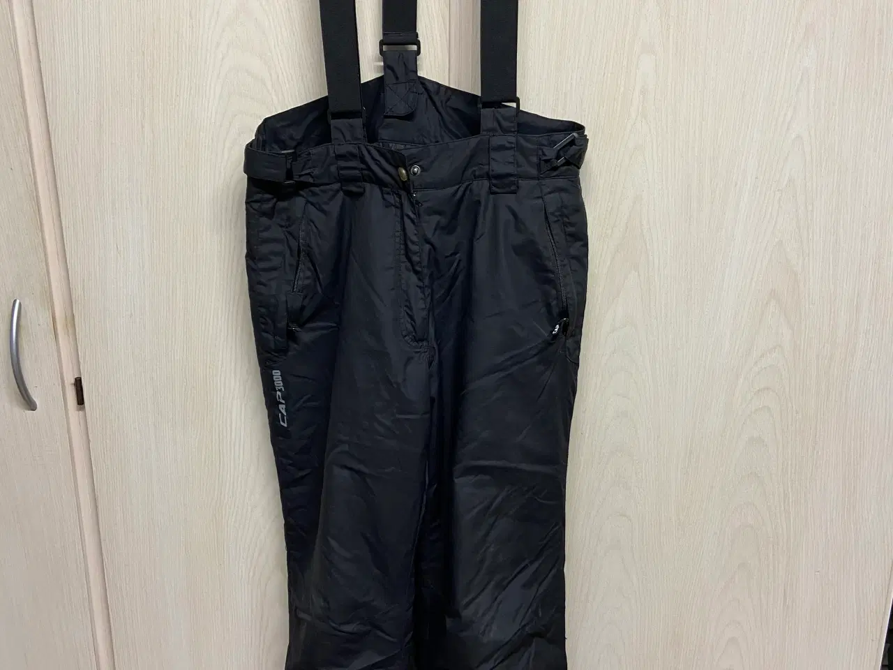 Billede 1 - Skibukser str. 38. CAP 3000