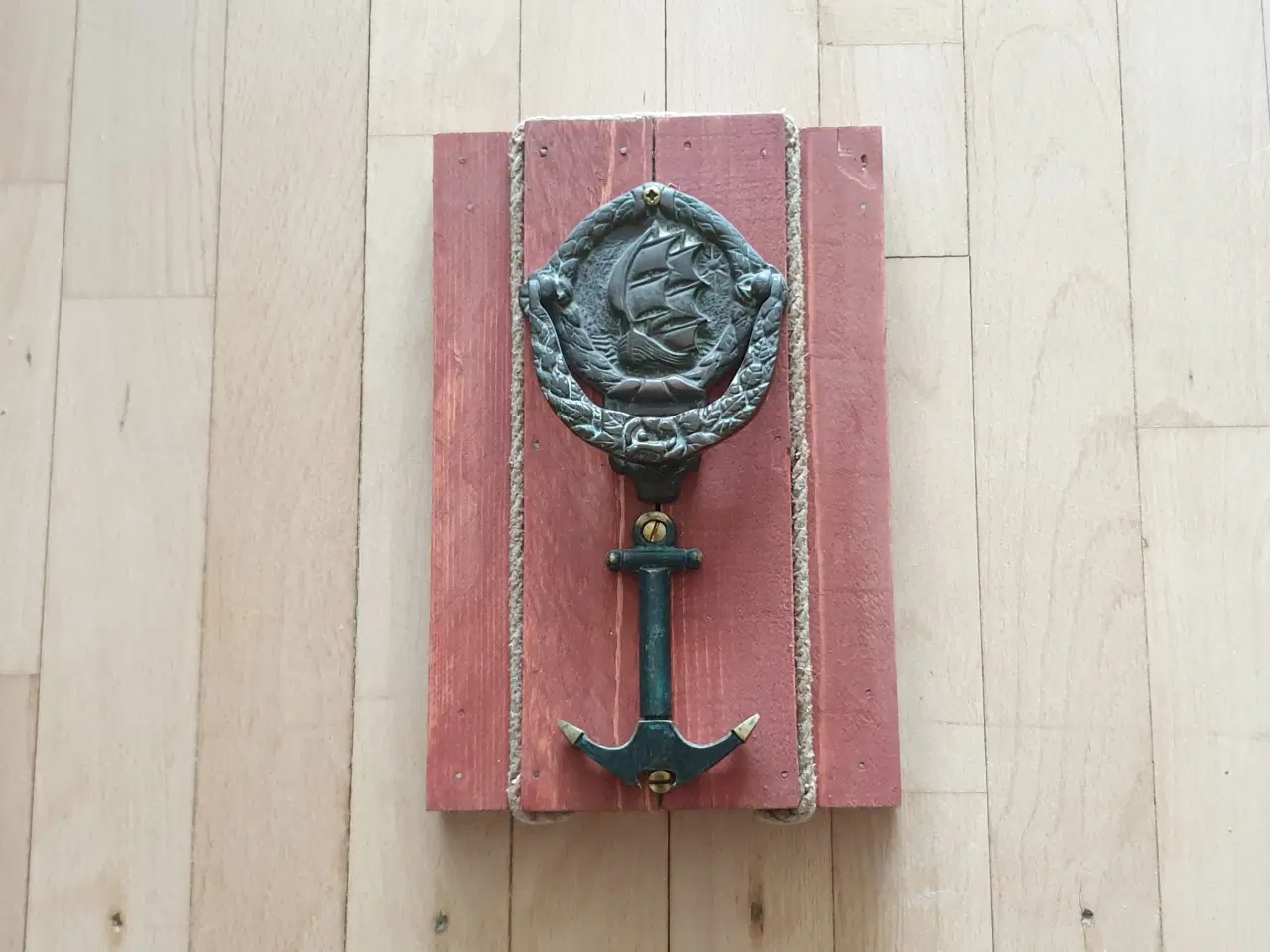 Billede 1 - Ikon messing på træ KHJ