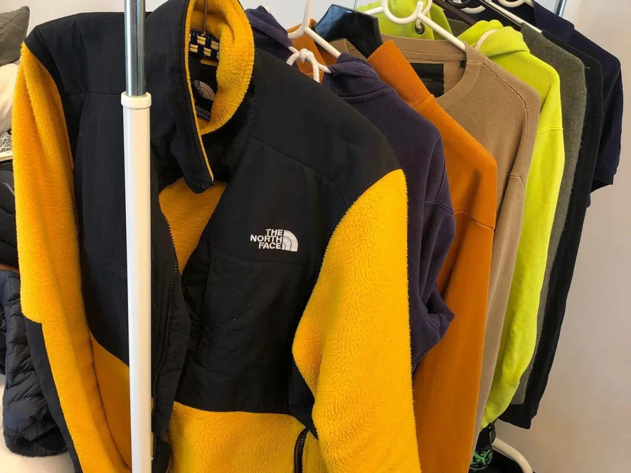 Billede 1 - Kæmpe udsalg af jakker, hoodies og t-shirts