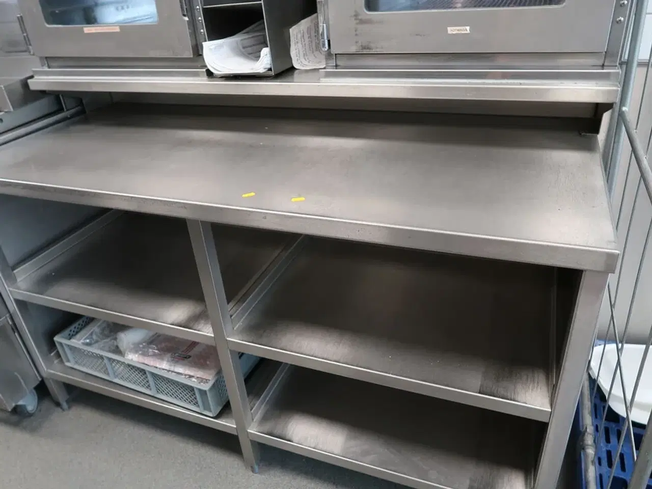 Billede 1 - Rustfri stålbord med indhold og varmeskuffe HATCO Drawer Wamer