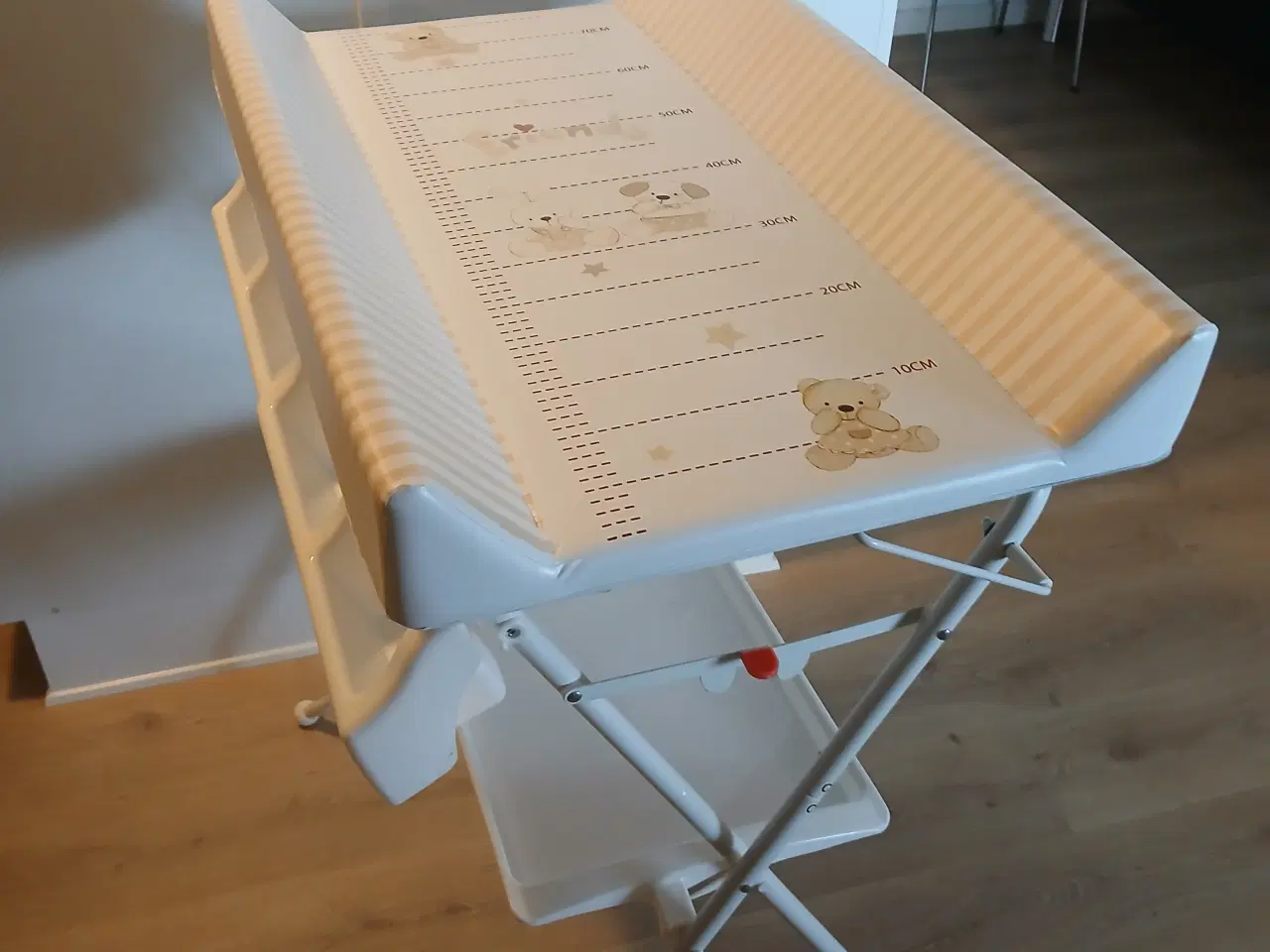 Billede 2 - puslebord med badekar 