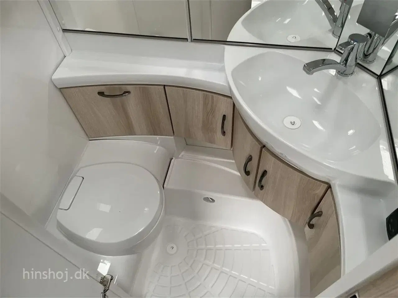 Billede 11 - 2024 - Hobby De Luxe 490 KMF   Med dobbeltseng og køjer fra Hinshøj Caravan A/S