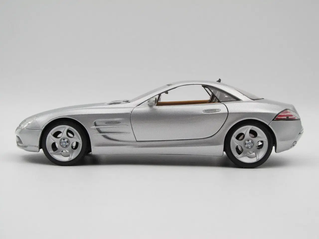 Billede 2 - 1999 Mercedes SLR Vision 1:18  