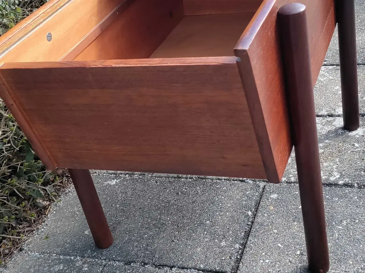 Billede 3 - Sybord med opbevaring