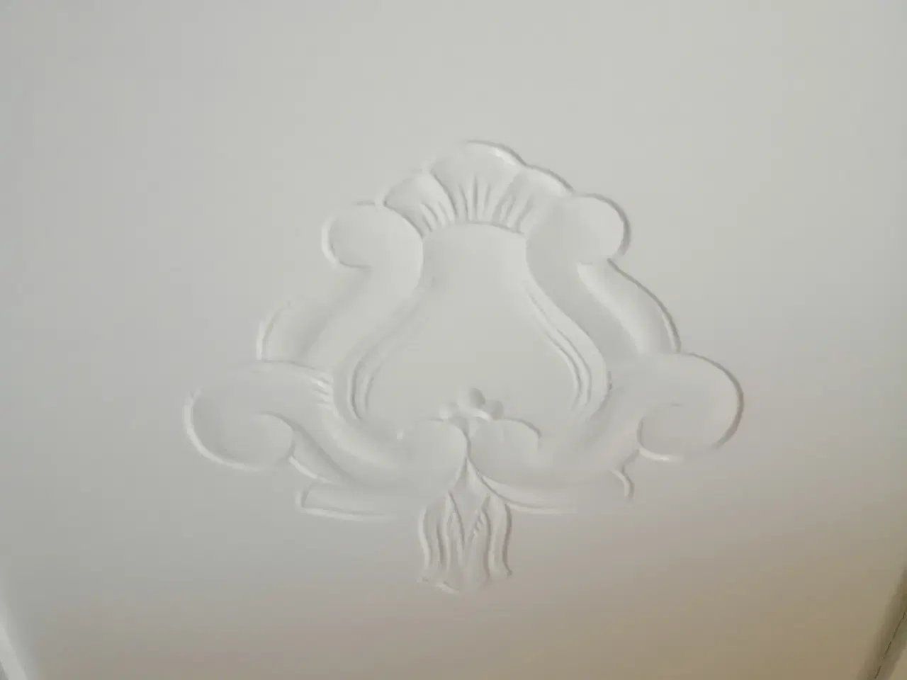 Billede 5 - Hvidmalet  skænk.