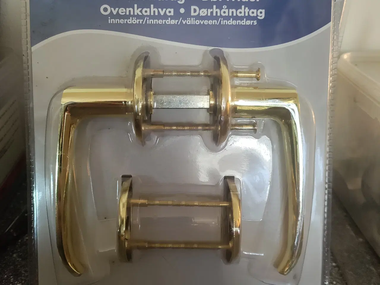 Billede 2 - Dørhåndtag indendørs med låseblik.