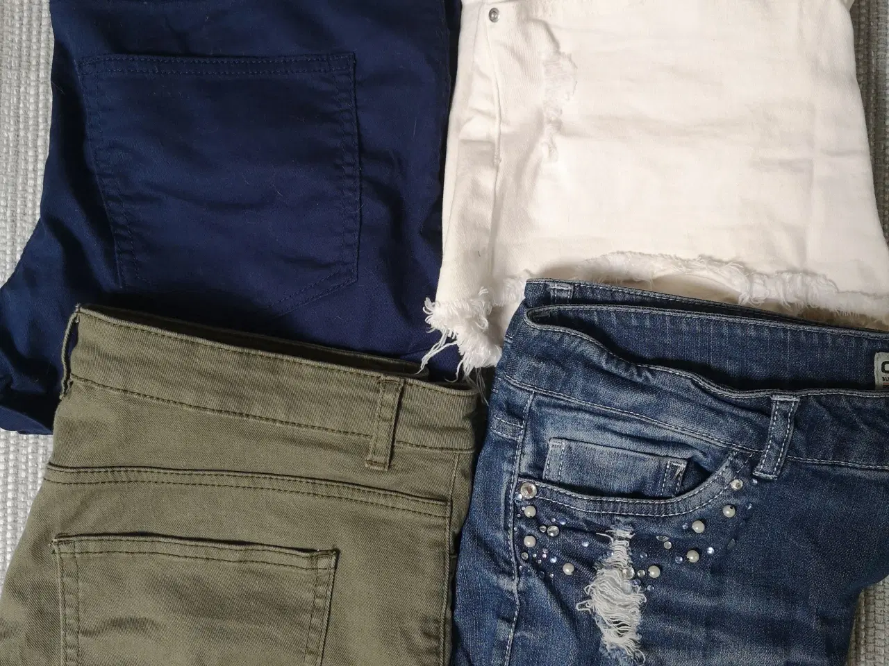 Billede 14 - Forskelligt tøj S-M : bluser, toppe, bukser mm