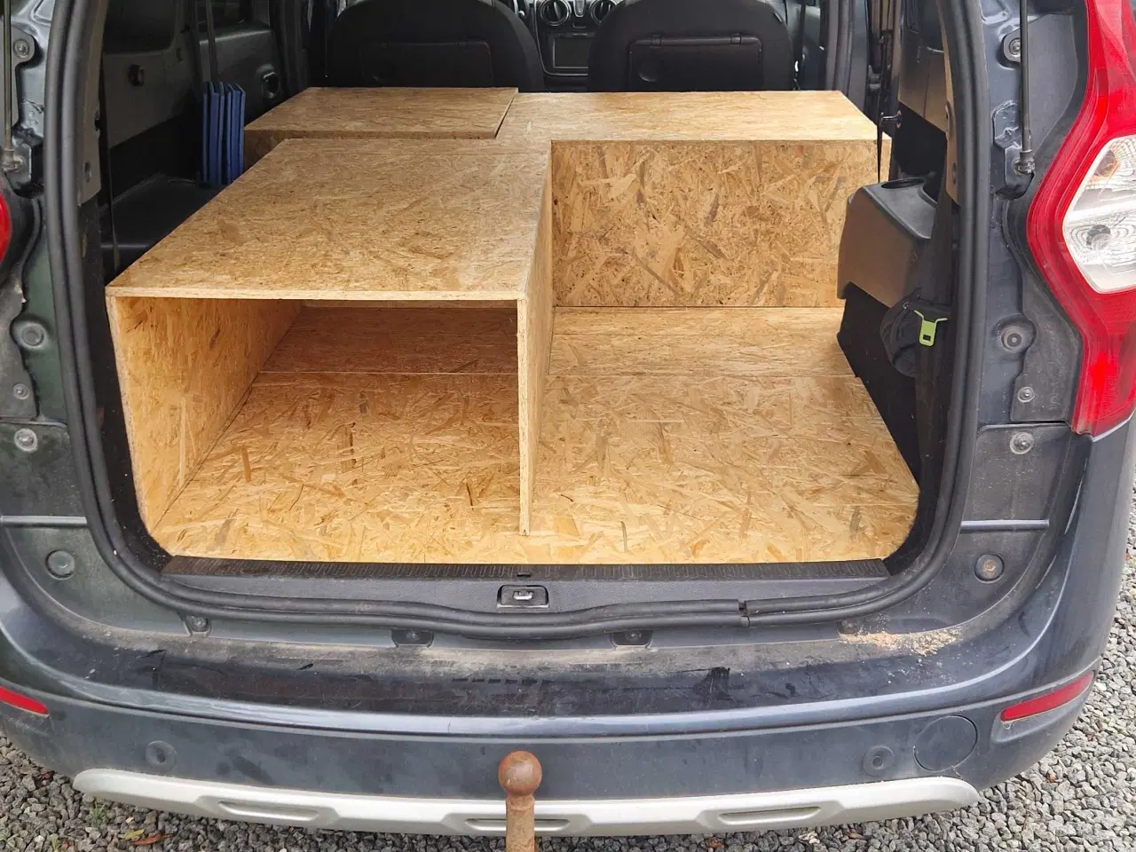 Billede 14 - 7 pers. Bil med hjemmelavet camper indretning