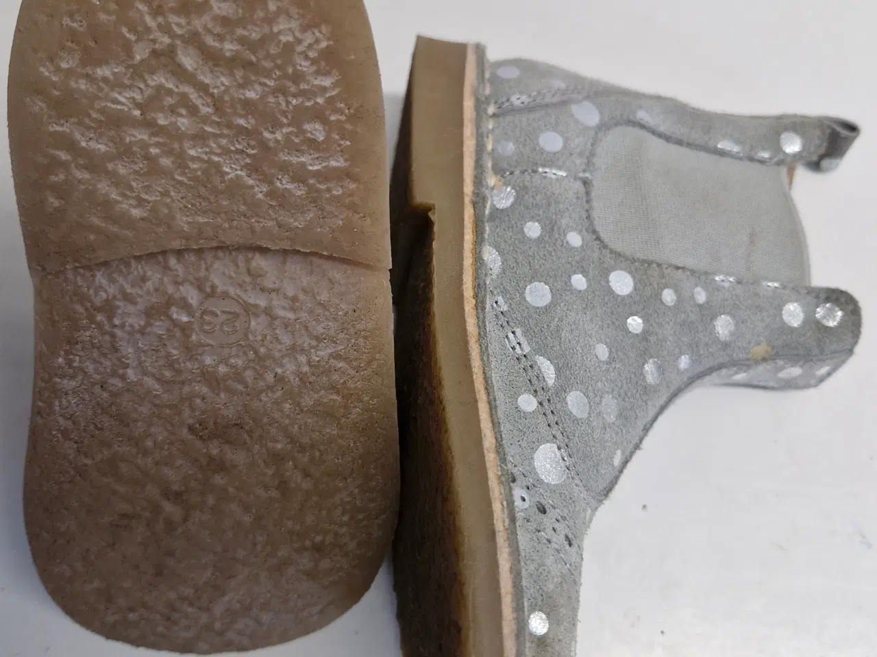 Billede 6 - FLOTTE SKINDFOREDE POM POM Støvletter str 23 .